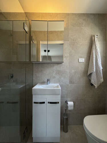 Ensuite Elegance Unveiled: A Jim’s Bathrooms Canterbury Exclusive!